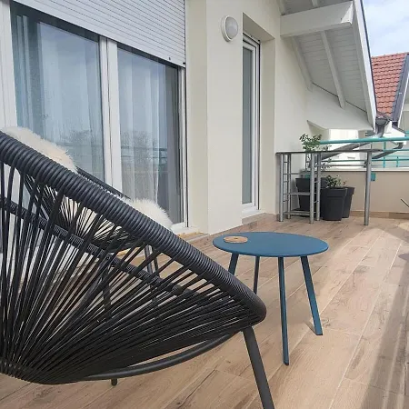 Between And Nature Apartment